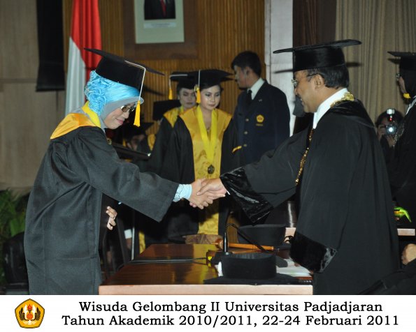 wisuda-fakultas-ekonomi-s2-profesi-s1-d3-oleh-rektor-247