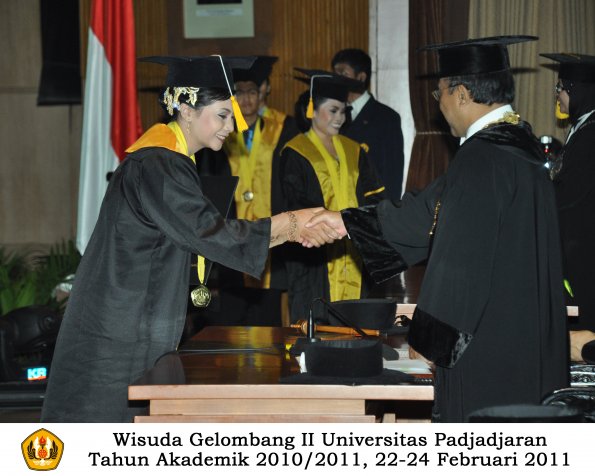 wisuda-fakultas-ekonomi-s2-profesi-s1-d3-oleh-rektor-249