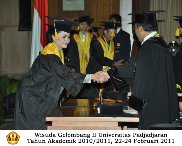 wisuda-fakultas-ekonomi-s2-profesi-s1-d3-oleh-rektor-251