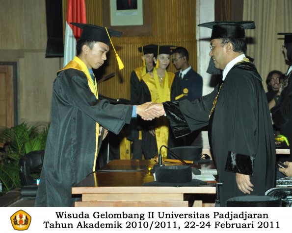 wisuda-fakultas-ekonomi-s2-profesi-s1-d3-oleh-rektor-252