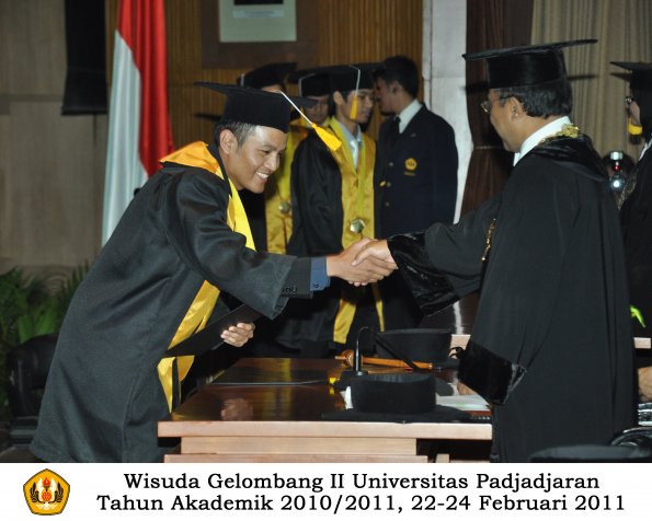 wisuda-fakultas-ekonomi-s2-profesi-s1-d3-oleh-rektor-253