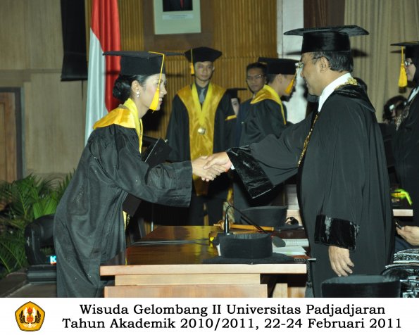 wisuda-fakultas-ekonomi-s2-profesi-s1-d3-oleh-rektor-254