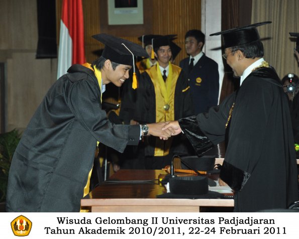 wisuda-fakultas-ekonomi-s2-profesi-s1-d3-oleh-rektor-255