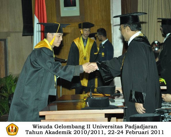 wisuda-fakultas-ekonomi-s2-profesi-s1-d3-oleh-rektor-256