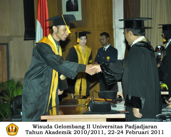 wisuda-fakultas-ekonomi-s2-profesi-s1-d3-oleh-rektor-258