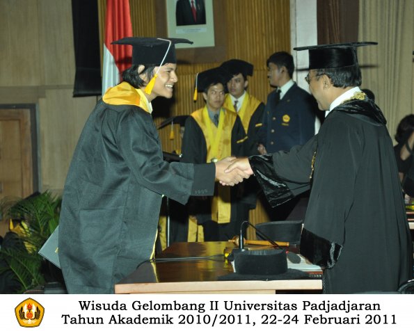 wisuda-fakultas-ekonomi-s2-profesi-s1-d3-oleh-rektor-262