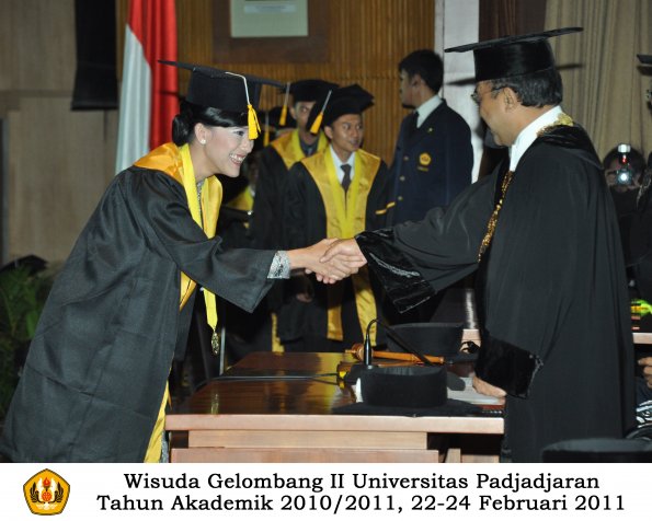 wisuda-fakultas-ekonomi-s2-profesi-s1-d3-oleh-rektor-263