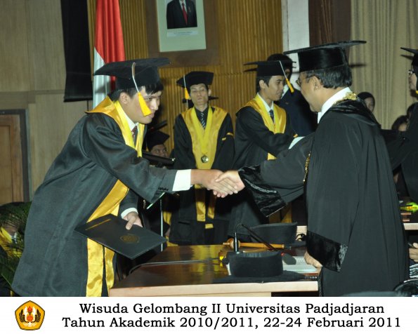 wisuda-fakultas-ekonomi-s2-profesi-s1-d3-oleh-rektor-266