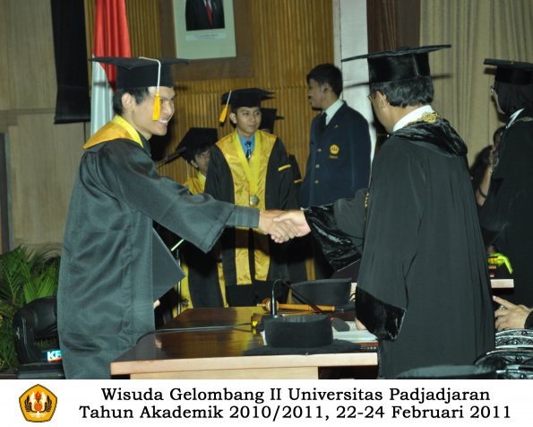 wisuda-fakultas-ekonomi-s2-profesi-s1-d3-oleh-rektor-270