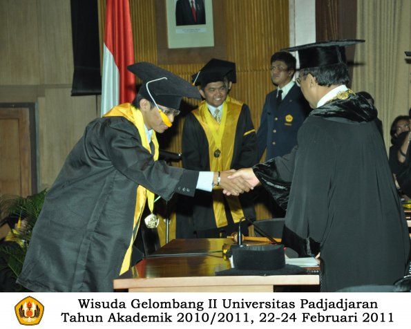 wisuda-fakultas-ekonomi-s2-profesi-s1-d3-oleh-rektor-274