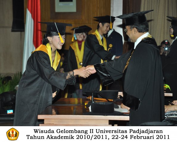 wisuda-fakultas-ekonomi-s2-profesi-s1-d3-oleh-rektor-277