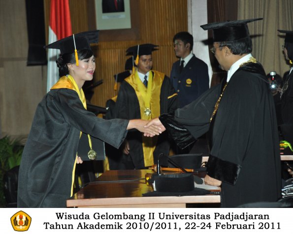 wisuda-fakultas-ekonomi-s2-profesi-s1-d3-oleh-rektor-280