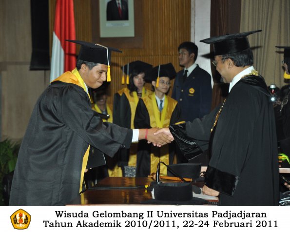 wisuda-fakultas-ekonomi-s2-profesi-s1-d3-oleh-rektor-281