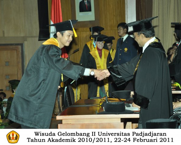 wisuda-fakultas-ekonomi-s2-profesi-s1-d3-oleh-rektor-282