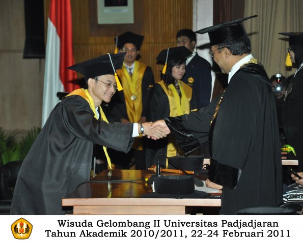 wisuda-fakultas-ekonomi-s2-profesi-s1-d3-oleh-rektor-283