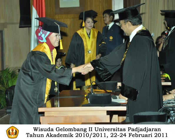 wisuda-fakultas-ekonomi-s2-profesi-s1-d3-oleh-rektor-284