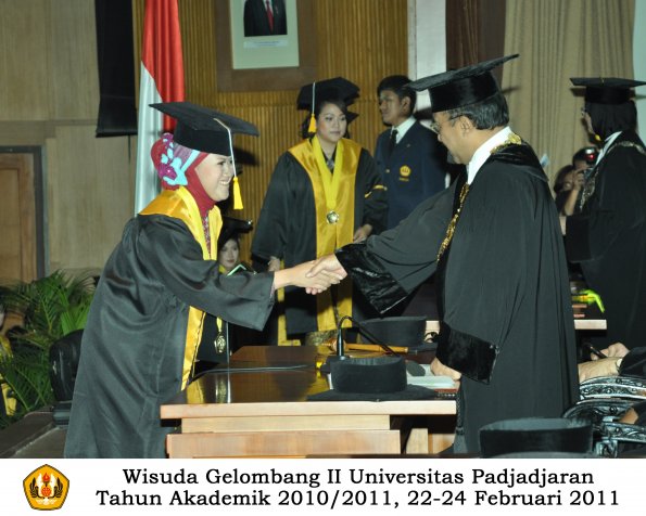 wisuda-fakultas-ekonomi-s2-profesi-s1-d3-oleh-rektor-285