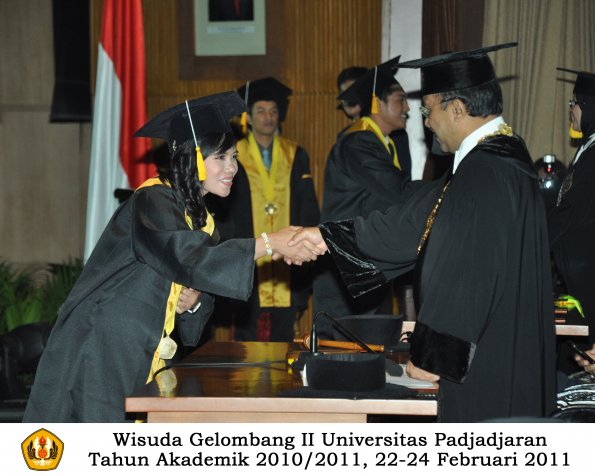 wisuda-fakultas-ekonomi-s2-profesi-s1-d3-oleh-rektor-286