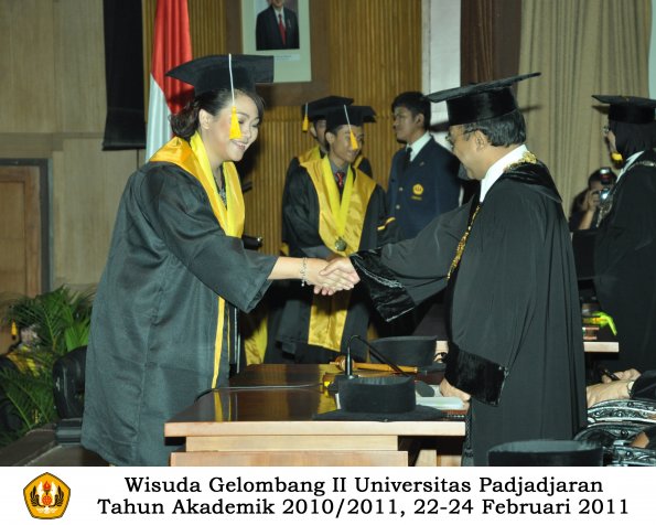 wisuda-fakultas-ekonomi-s2-profesi-s1-d3-oleh-rektor-287