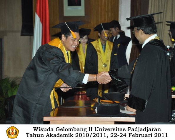 wisuda-fakultas-ekonomi-s2-profesi-s1-d3-oleh-rektor-288