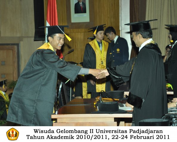 wisuda-fakultas-ekonomi-s2-profesi-s1-d3-oleh-rektor-289