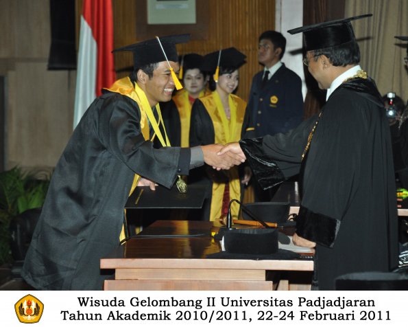 wisuda-fakultas-ekonomi-s2-profesi-s1-d3-oleh-rektor-290