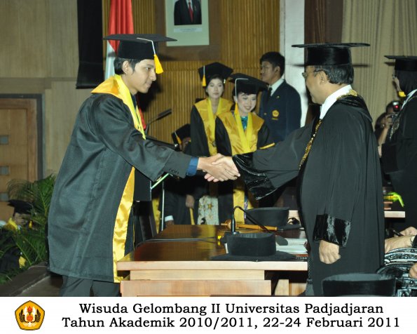 wisuda-fakultas-ekonomi-s2-profesi-s1-d3-oleh-rektor-291