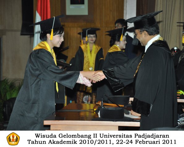 wisuda-fakultas-ekonomi-s2-profesi-s1-d3-oleh-rektor-292