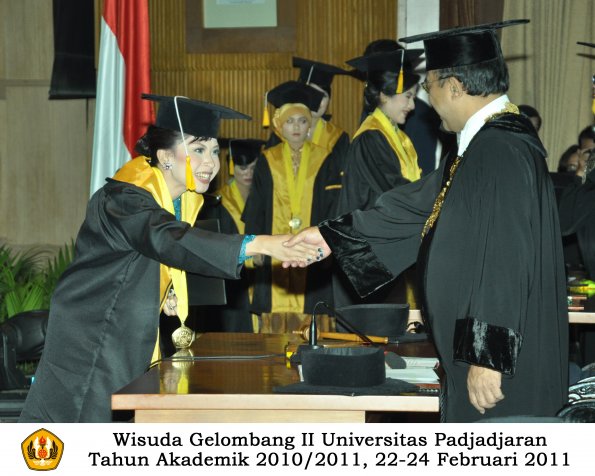 wisuda-fakultas-ekonomi-s2-profesi-s1-d3-oleh-rektor-293