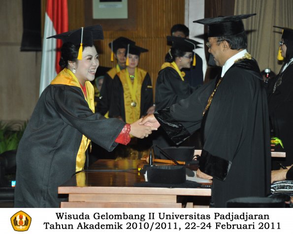 wisuda-fakultas-ekonomi-s2-profesi-s1-d3-oleh-rektor-294