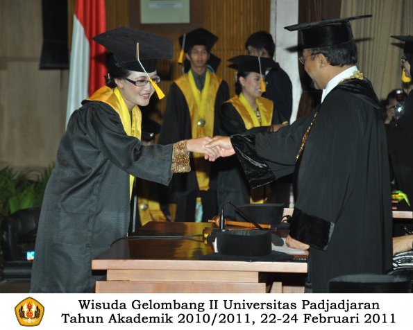 wisuda-fakultas-ekonomi-s2-profesi-s1-d3-oleh-rektor-296