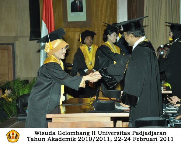 wisuda-fakultas-ekonomi-s2-profesi-s1-d3-oleh-rektor-297