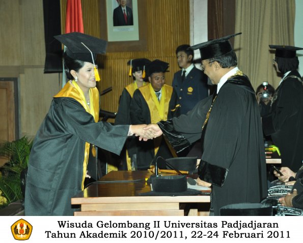 wisuda-fakultas-ekonomi-s2-profesi-s1-d3-oleh-rektor-299