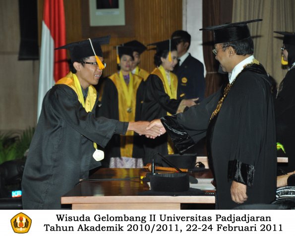 wisuda-fakultas-ekonomi-s2-profesi-s1-d3-oleh-rektor-301