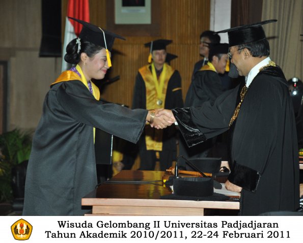 wisuda-fakultas-ekonomi-s2-profesi-s1-d3-oleh-rektor-304