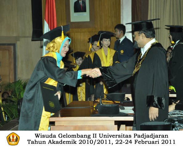 wisuda-fakultas-ekonomi-s2-profesi-s1-d3-oleh-rektor-305