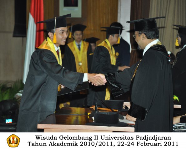 wisuda-fakultas-ekonomi-s2-profesi-s1-d3-oleh-rektor-306