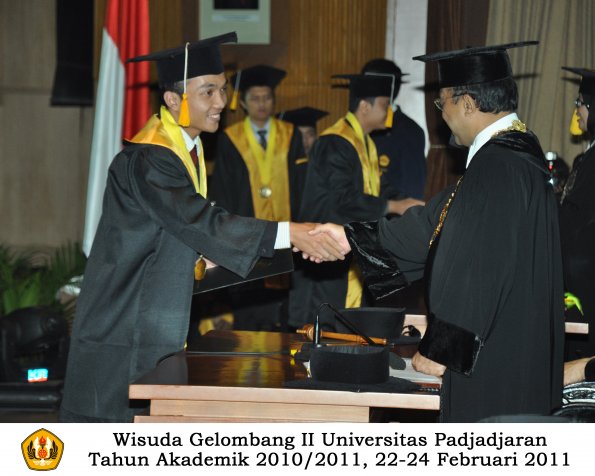 wisuda-fakultas-ekonomi-s2-profesi-s1-d3-oleh-rektor-307