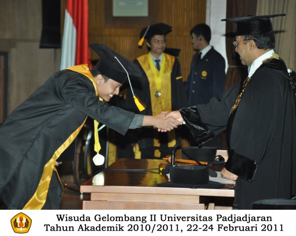 wisuda-fakultas-ekonomi-s2-profesi-s1-d3-oleh-rektor-309