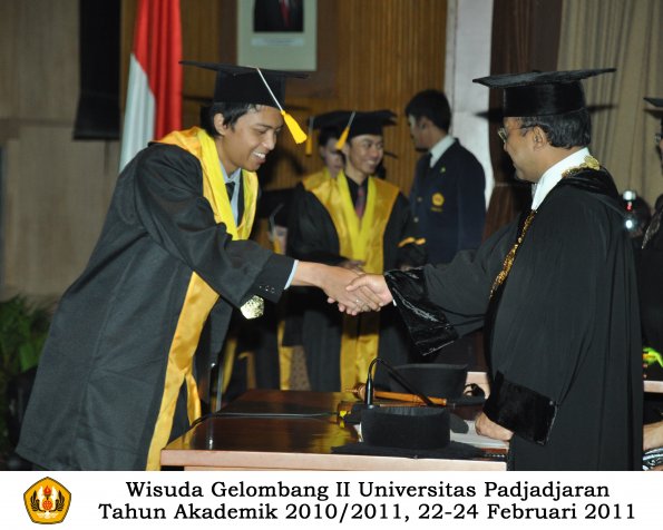 wisuda-fakultas-ekonomi-s2-profesi-s1-d3-oleh-rektor-311