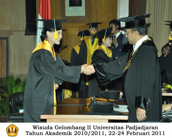 wisuda-fakultas-ekonomi-s2-profesi-s1-d3-oleh-rektor-312