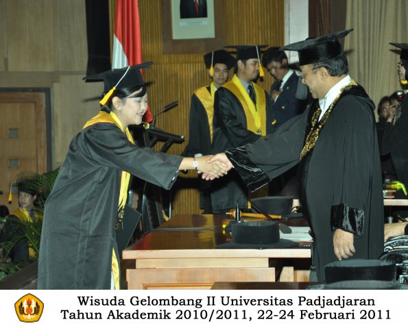 wisuda-fakultas-ekonomi-s2-profesi-s1-d3-oleh-rektor-314