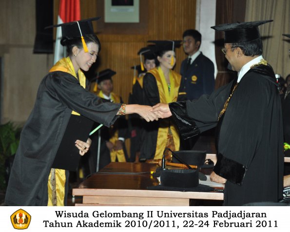 wisuda-fakultas-ekonomi-s2-profesi-s1-d3-oleh-rektor-315