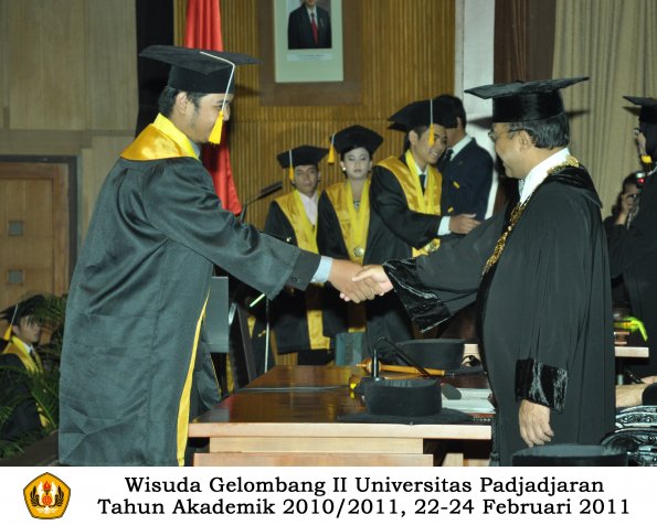 wisuda-fakultas-ekonomi-s2-profesi-s1-d3-oleh-rektor-316