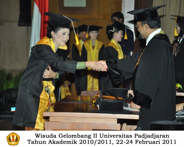 wisuda-fakultas-ekonomi-s2-profesi-s1-d3-oleh-rektor-317