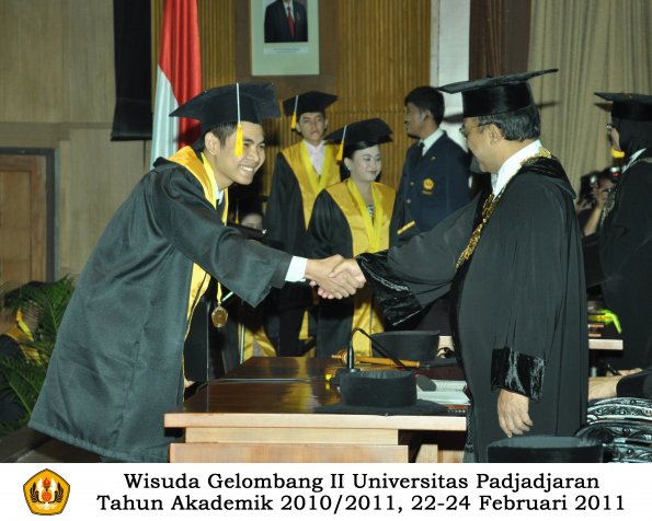 wisuda-fakultas-ekonomi-s2-profesi-s1-d3-oleh-rektor-318