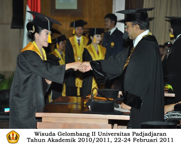 wisuda-fakultas-ekonomi-s2-profesi-s1-d3-oleh-rektor-319