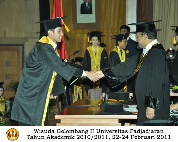 wisuda-fakultas-ekonomi-s2-profesi-s1-d3-oleh-rektor-321