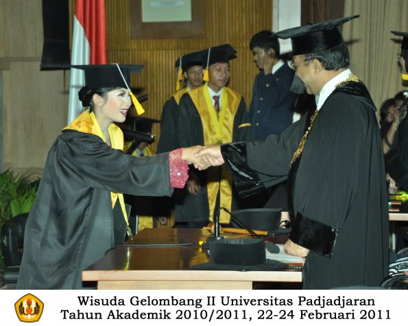 wisuda-fakultas-ekonomi-s2-profesi-s1-d3-oleh-rektor-324