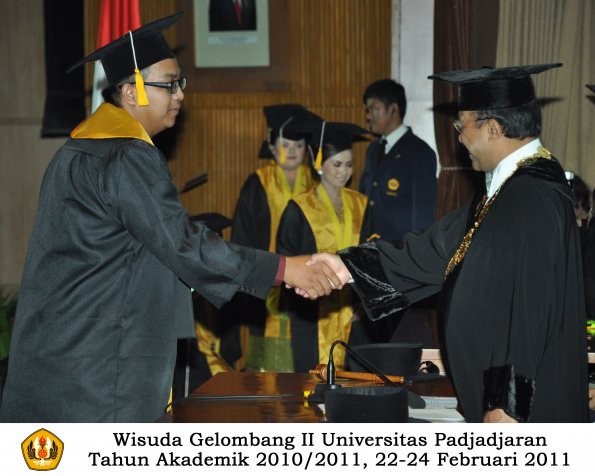 wisuda-fakultas-ekonomi-s2-profesi-s1-d3-oleh-rektor-325